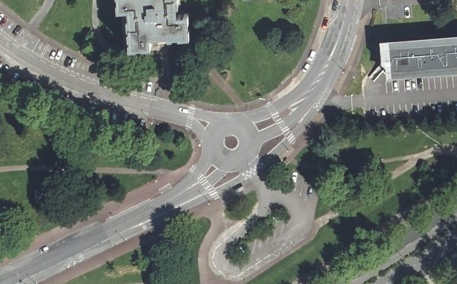 Vue aérienne du Rond-point anonyme n°42467546