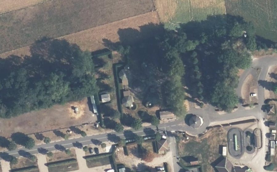 Vue aérienne du Rond-point anonyme n°424795620