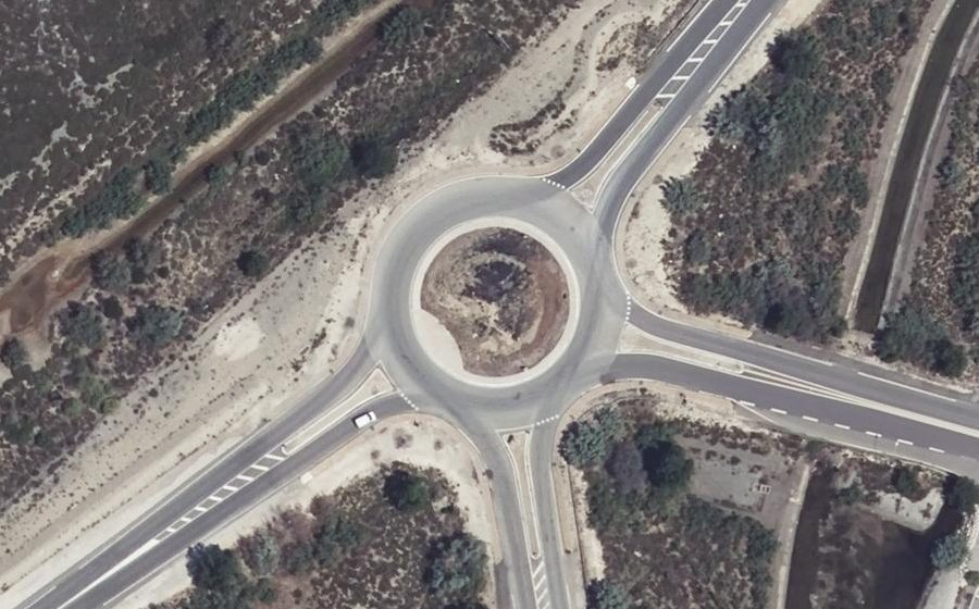 Vue aérienne du Rond-point anonyme n°42493121