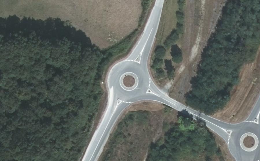 Vue aérienne du Rond-point anonyme n°424941454