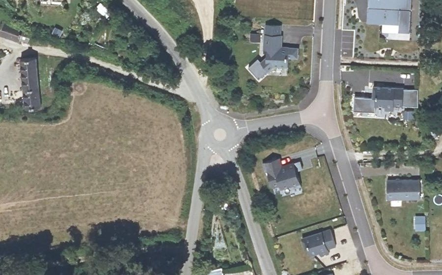 Vue aérienne du Rond-point anonyme n°425027663