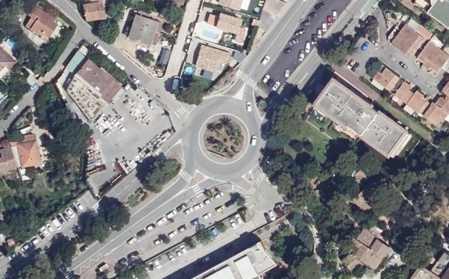 Vue aérienne du Rond-point anonyme n°42504063