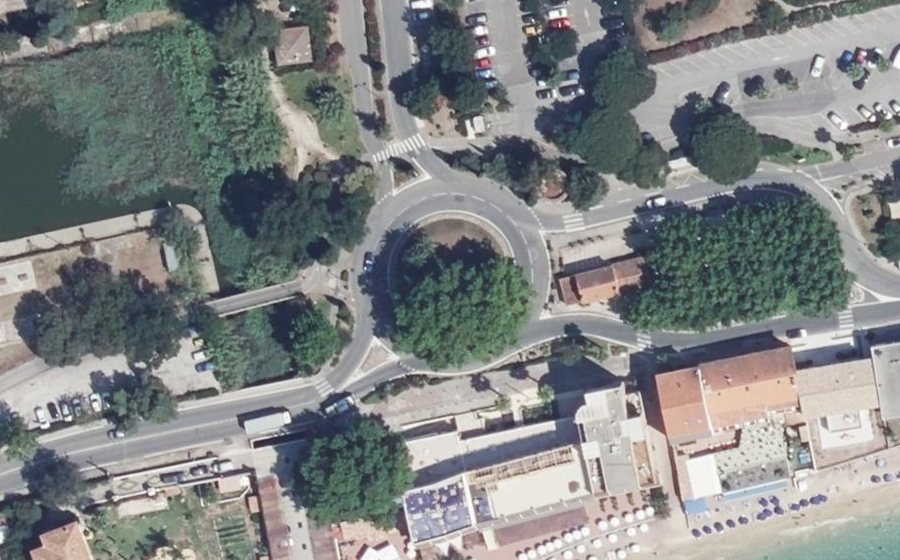 Vue aérienne du Rond-point anonyme n°42504067