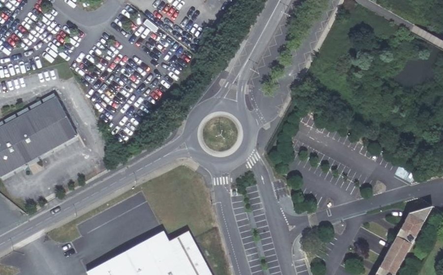Vue aérienne du Rond-point anonyme n°42513917