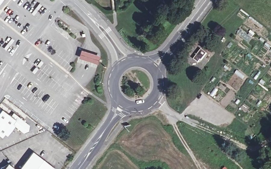 Vue aérienne du Rond-point anonyme n°4251963