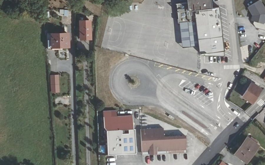 Vue aérienne du Rond-point anonyme n°425281218