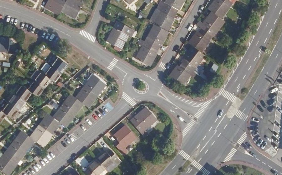 Vue aérienne du Rond-point anonyme n°425312099