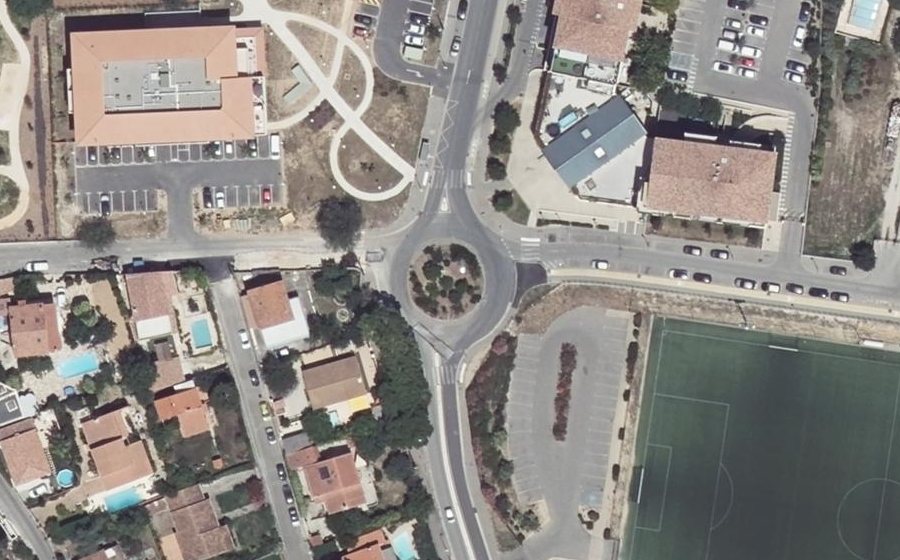 Vue aérienne du Rond-point anonyme n°425505773