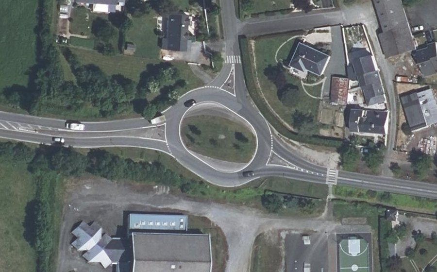Vue aérienne du Rond-point anonyme n°425549750