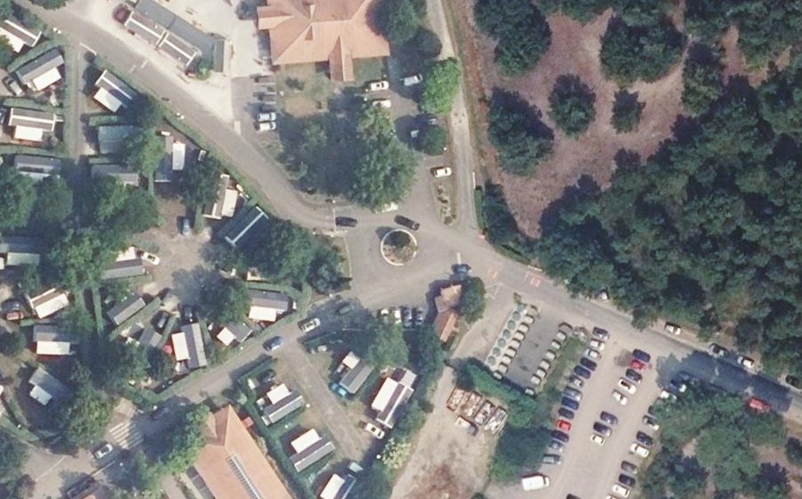 Vue aérienne du Rond-point anonyme n°425559941