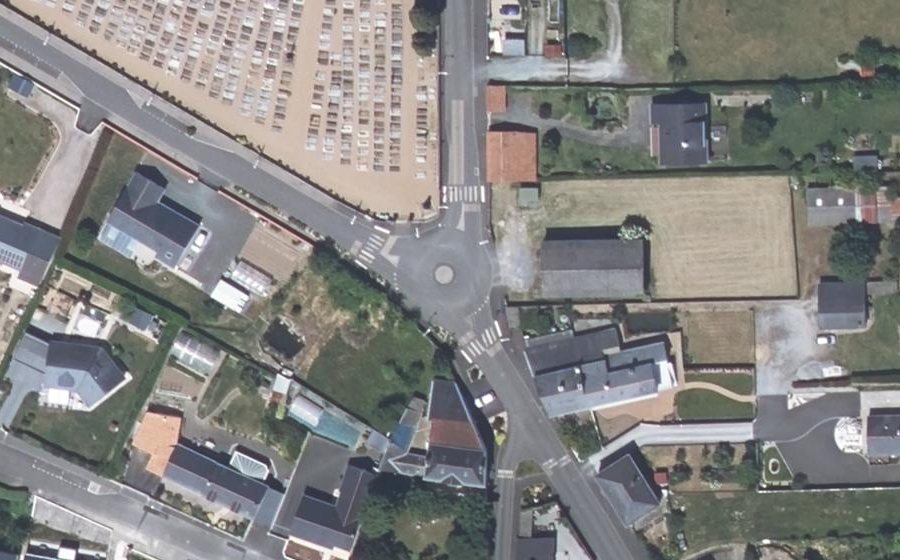 Vue aérienne du Rond-point anonyme n°425699823