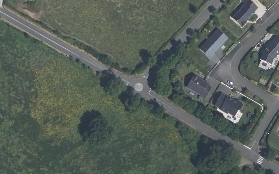 Vue aérienne du Rond-point anonyme n°425701338