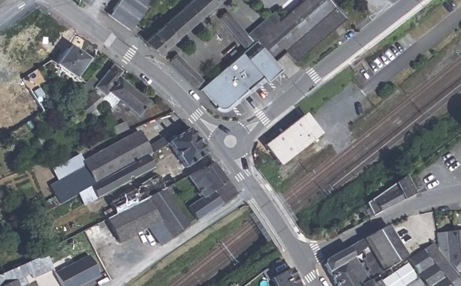 Vue aérienne du Rond-point anonyme n°425701751