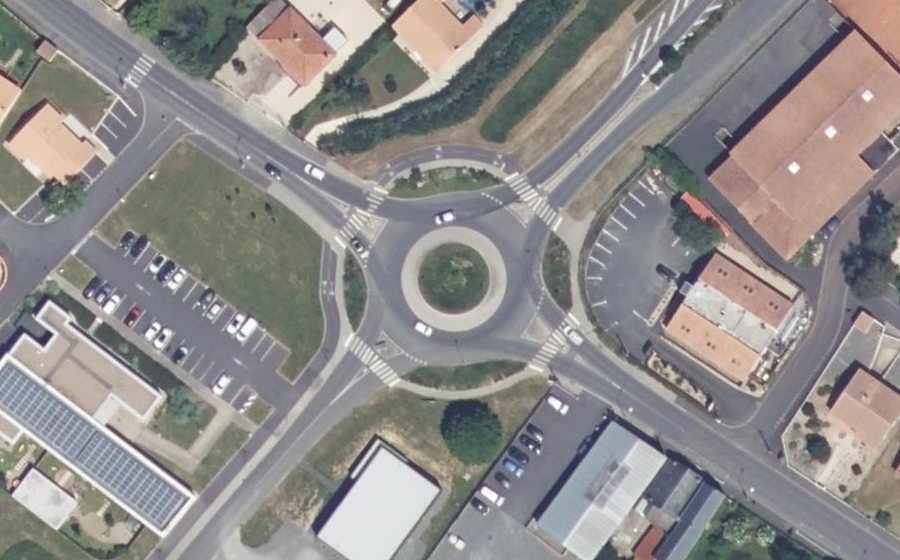 Vue aérienne du Rond-point anonyme n°425717166