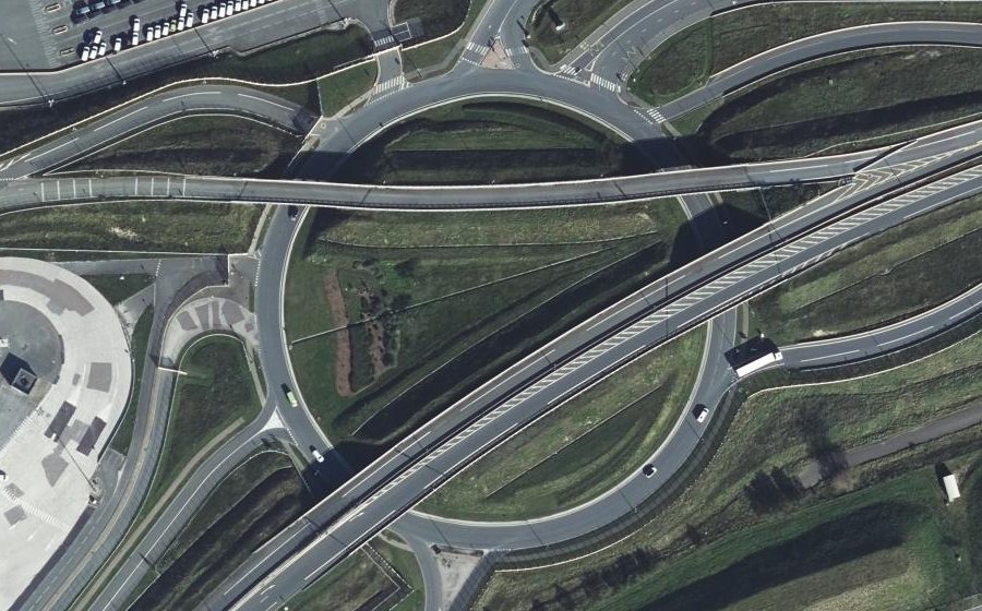 Vue aérienne du Rond-point anonyme n°425830129