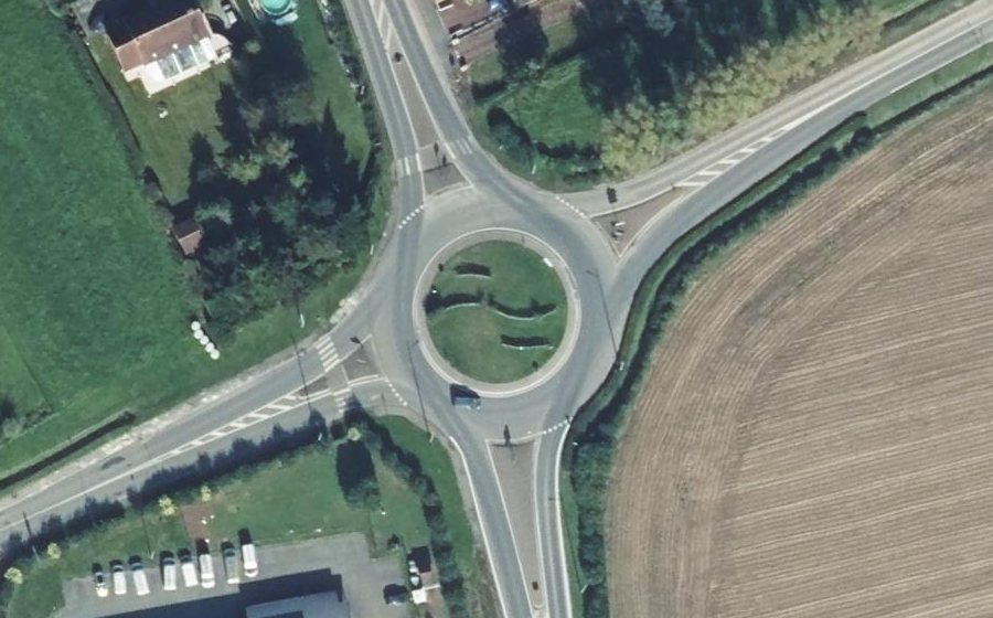 Vue aérienne du Rond-point anonyme n°42596741