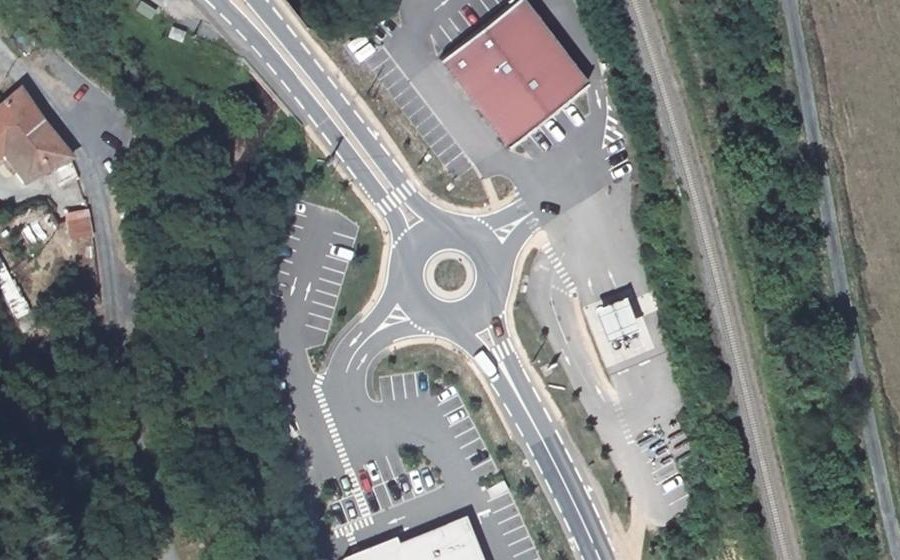 Vue aérienne du Rond-point anonyme n°426102991