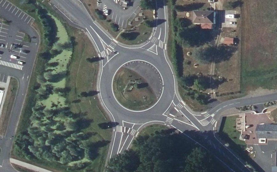 Vue aérienne du Rond-point anonyme n°426107729