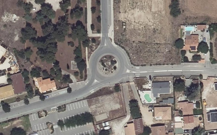 Vue aérienne du Rond-point anonyme n°426138887