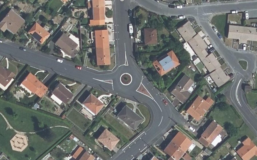 Vue aérienne du Rond-point anonyme n°426140824