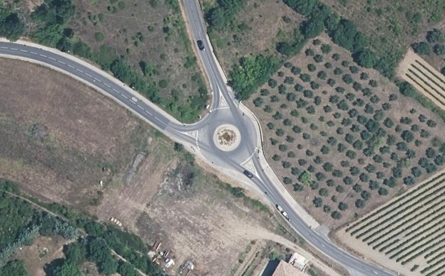 Vue aérienne du Rond-point anonyme n°426150246