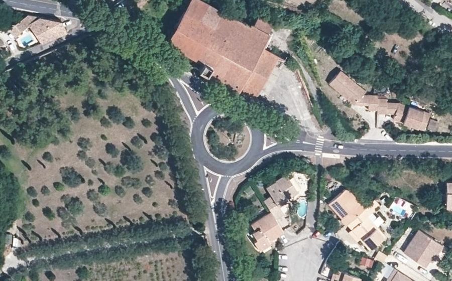 Vue aérienne du Rond-point anonyme n°426150250