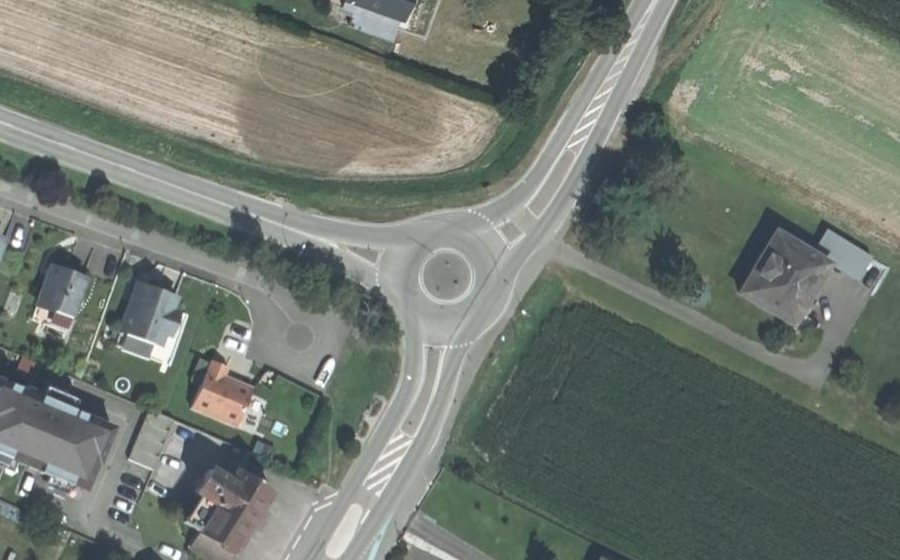 Vue aérienne du Rond-point anonyme n°426282212