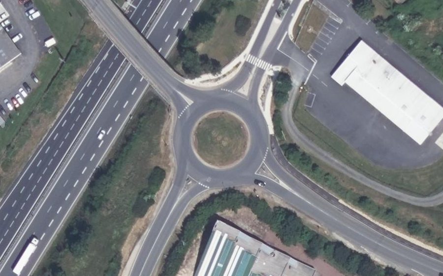 Vue aérienne du Rond-point anonyme n°42630088