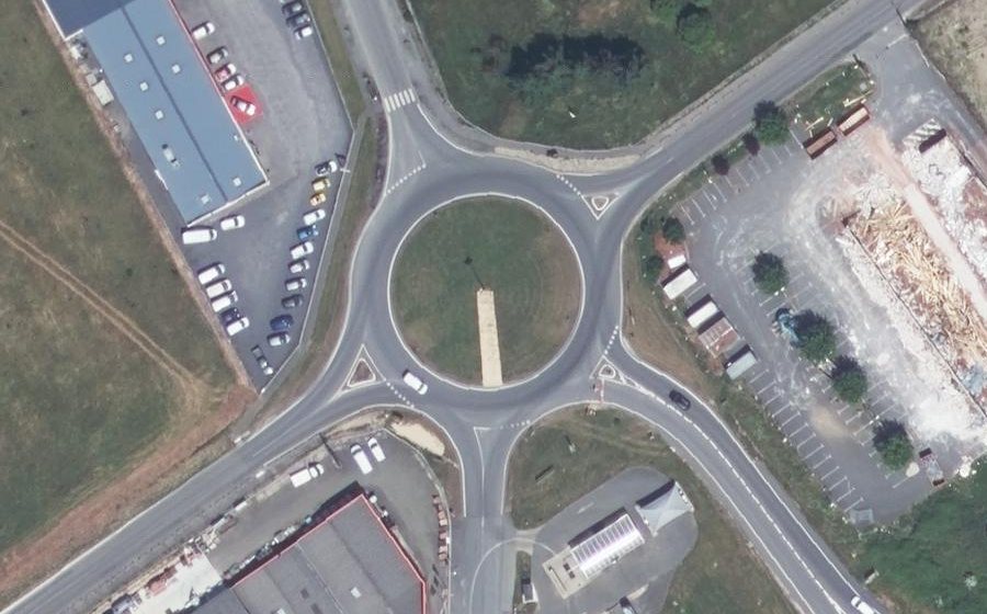 Vue aérienne du Rond-point anonyme n°42630091
