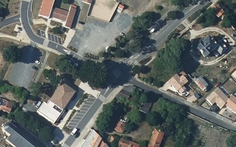 Vue aérienne du Rond-point anonyme n°426340033