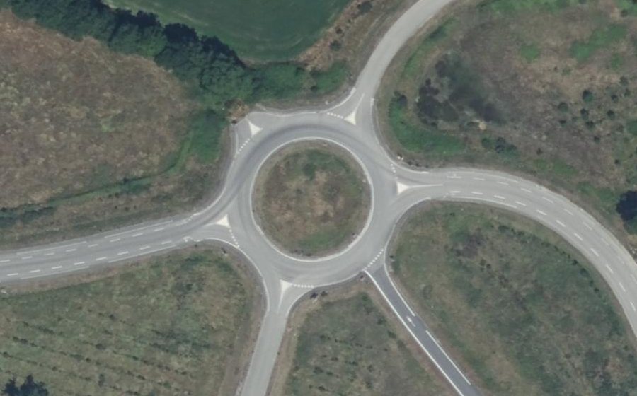 Vue aérienne du Rond-point anonyme n°426341935