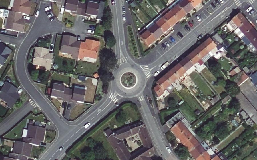 Vue aérienne du Rond-point anonyme n°42636928