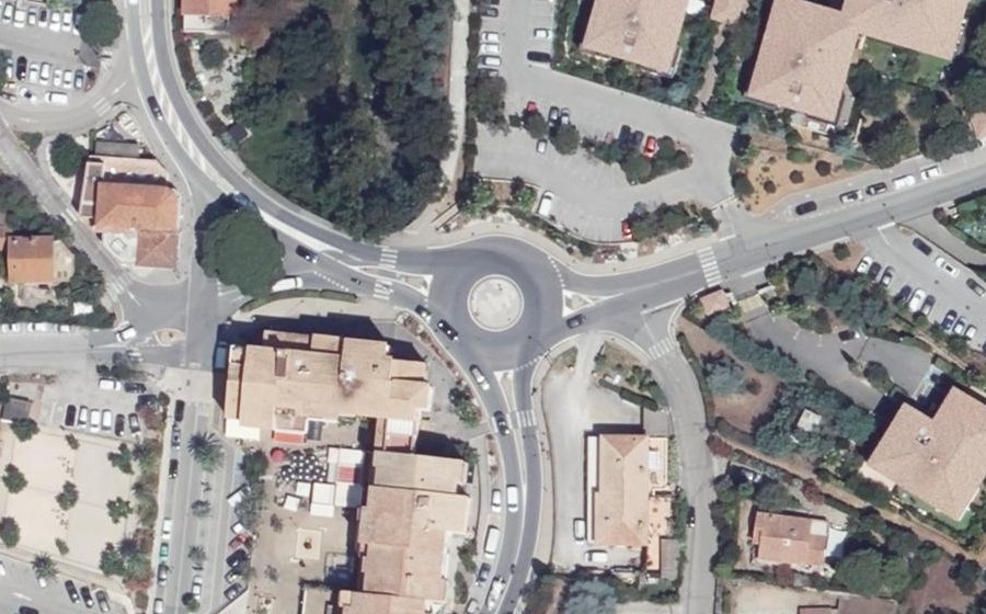 Vue aérienne du Rond-point anonyme n°426563156