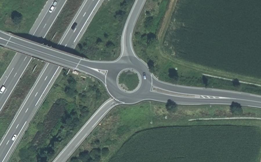 Vue aérienne du Rond-point anonyme n°42679299