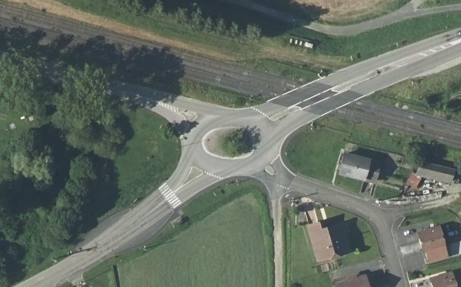 Vue aérienne du Rond-point anonyme n°42682434