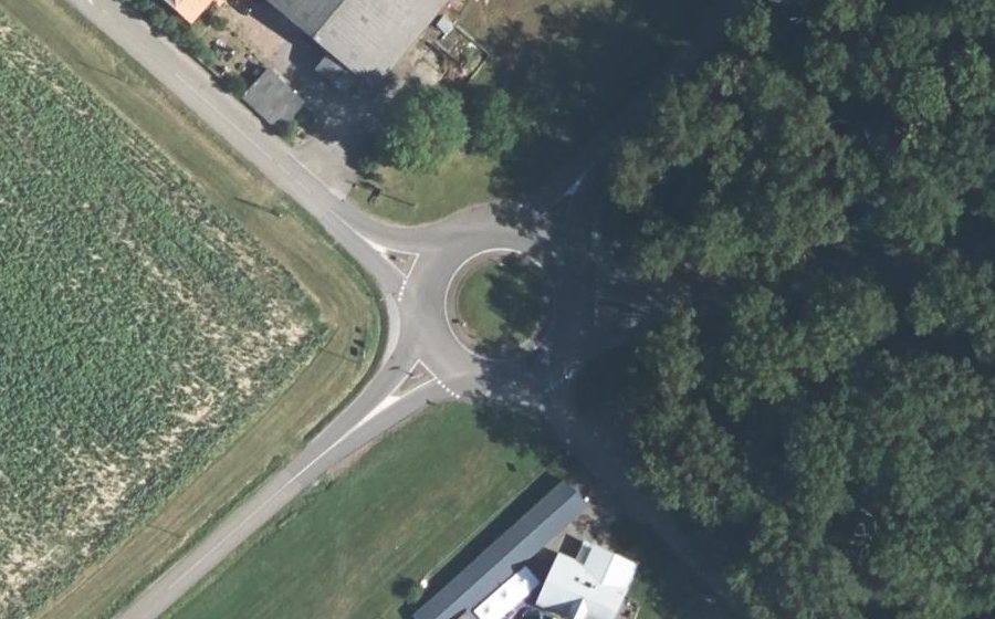 Vue aérienne du Rond-point anonyme n°42682828