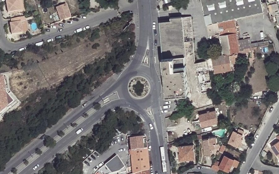 Vue aérienne du Rond-point anonyme n°426856167