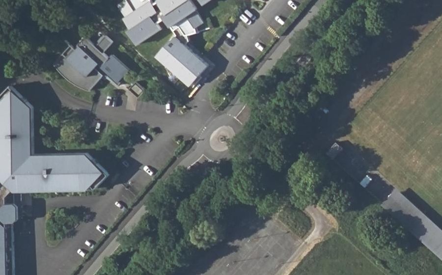 Vue aérienne du Rond-point anonyme n°426926374