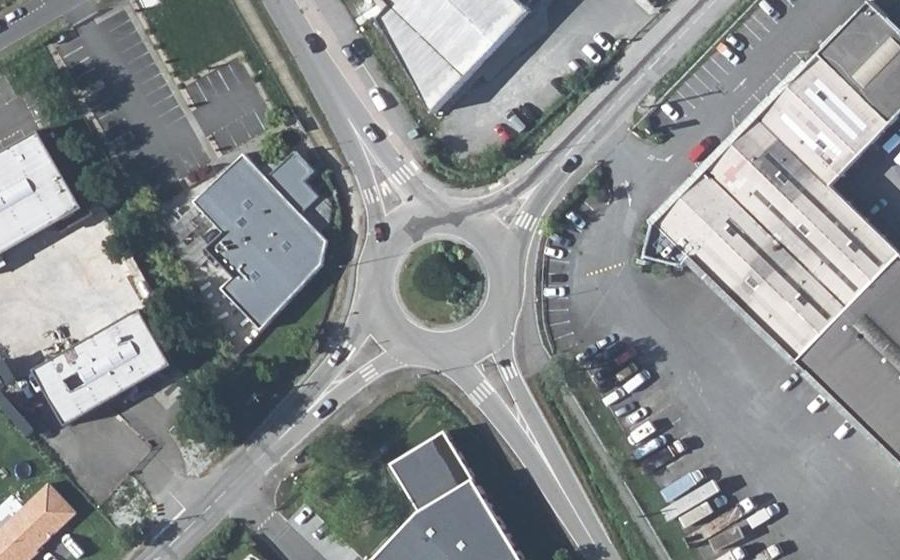 Vue aérienne du Rond-point anonyme n°42693396