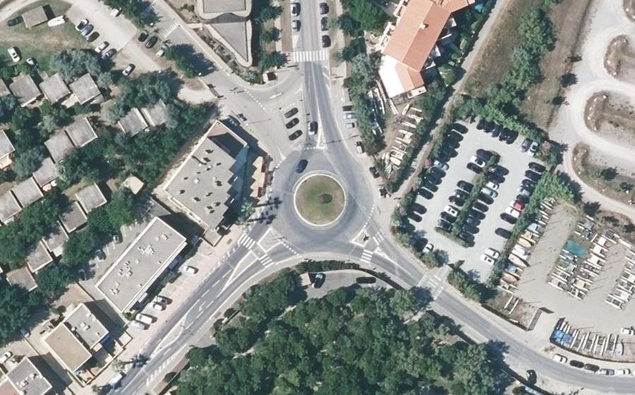 Vue aérienne du Rond-point anonyme n°427010612