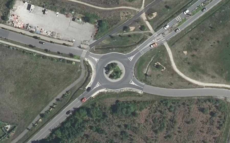 Vue aérienne du Rond-point anonyme n°427028775