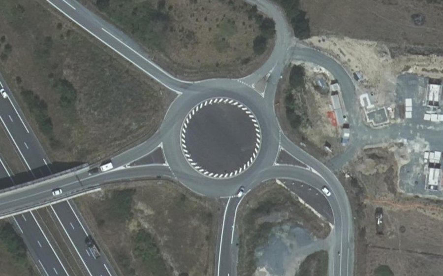 Vue aérienne du Rond-point anonyme n°42704439