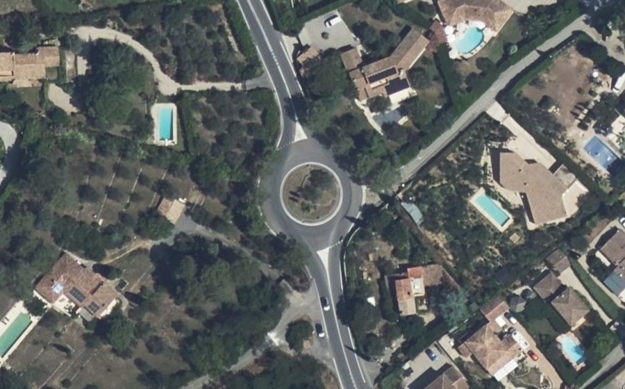 Vue aérienne du Rond-point anonyme n°4271103