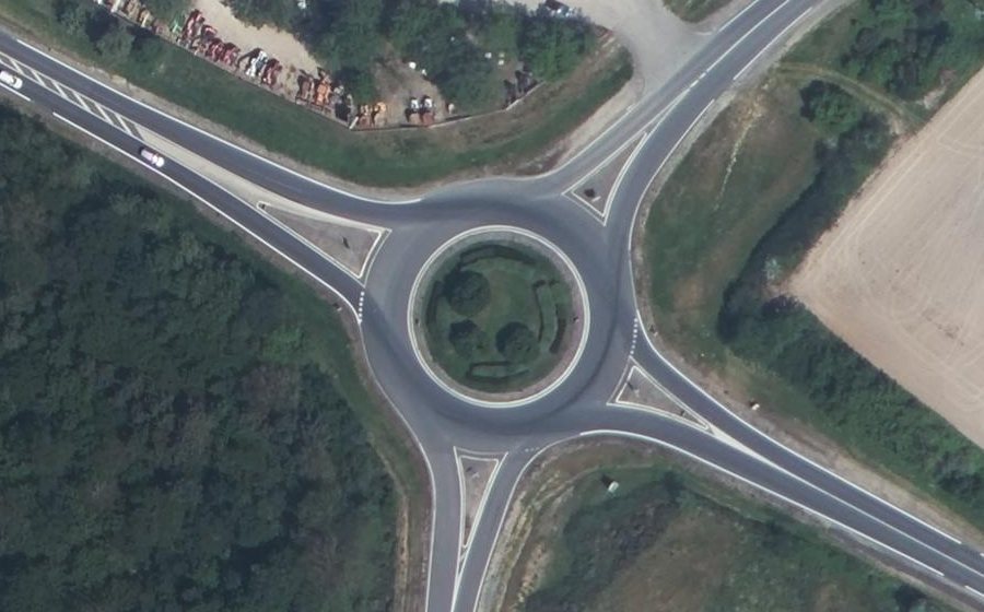 Vue aérienne du Rond-point anonyme n°42716817