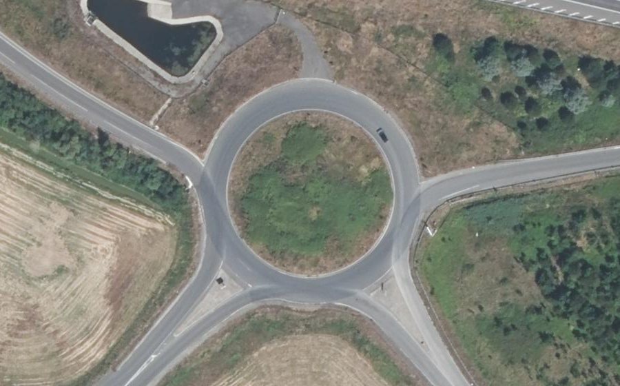 Vue aérienne du Rond-point anonyme n°42716821