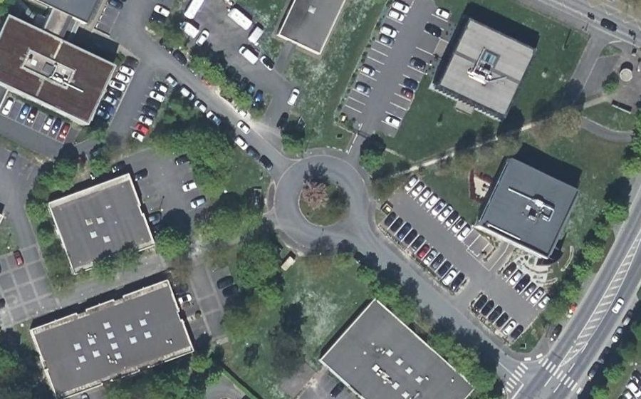 Vue aérienne du Rond-point anonyme n°42720831