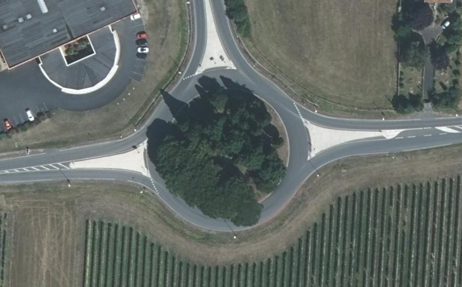 Vue aérienne du Rond-point anonyme n°42720870