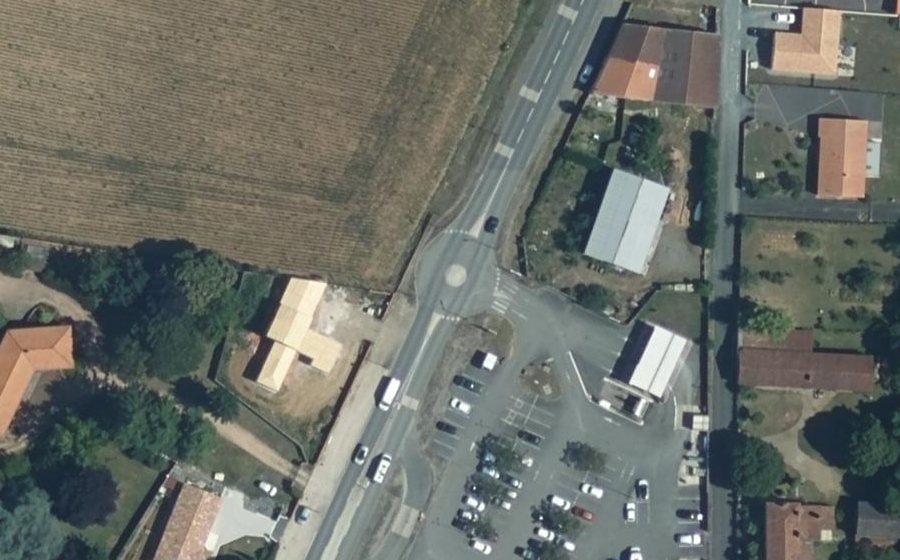 Vue aérienne du Rond-point anonyme n°427212026