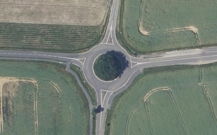 Vue aérienne du Rond-point anonyme n°42722612