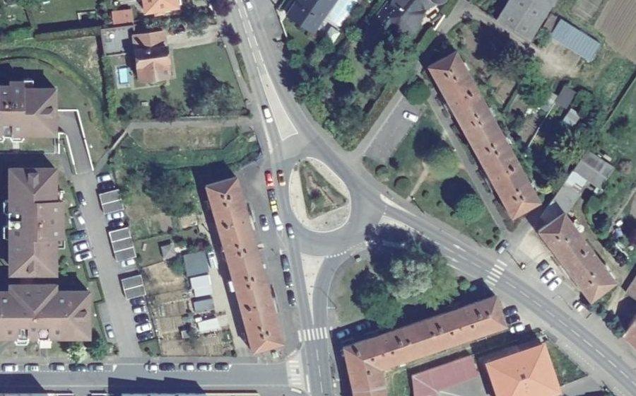 Vue aérienne du Rond-point anonyme n°427310091